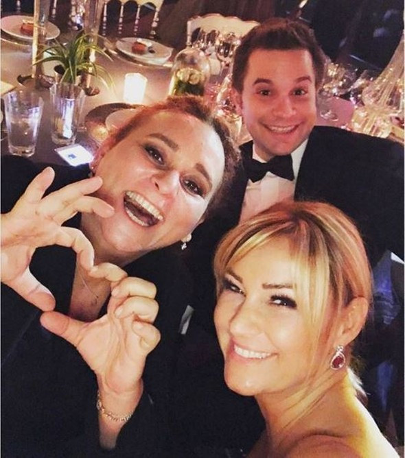 Pınar Altuğ'un derin göğüs dekoltesi olay oldu - Resim: 4