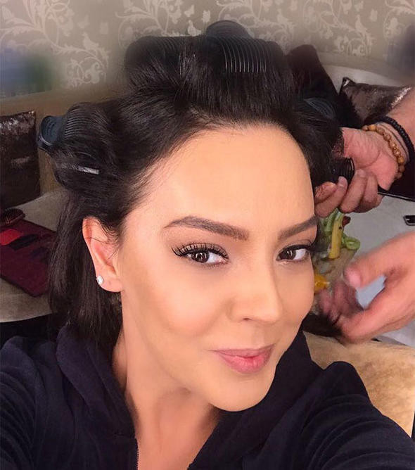 Ebru Gündeş doktoru ayağına çağırıyor! Yalıda botoks keyfi - Resim: 2