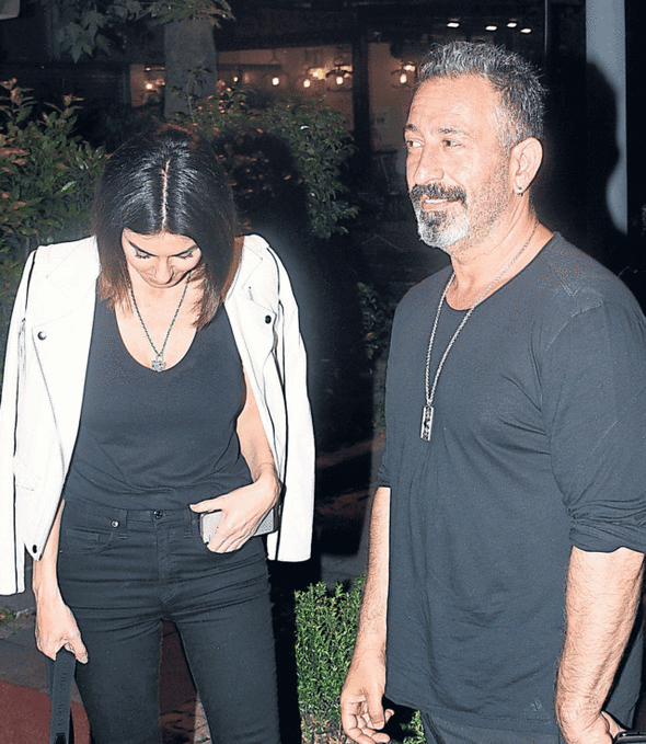Cem Yılmaz etkisi! Defne Samyeli'nin fiyatı dudak uçuklattı - Resim: 2