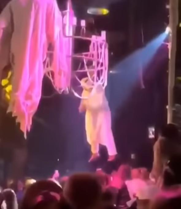 Cadılar Bayramı gösterisi ölümle sonuçlandı - Resim: 4