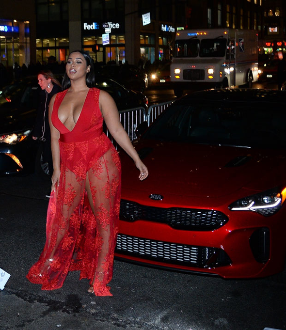 Gözleri şaşı etti! Cesur dekoltesiyle geceye damga vurdu - Resim: 2