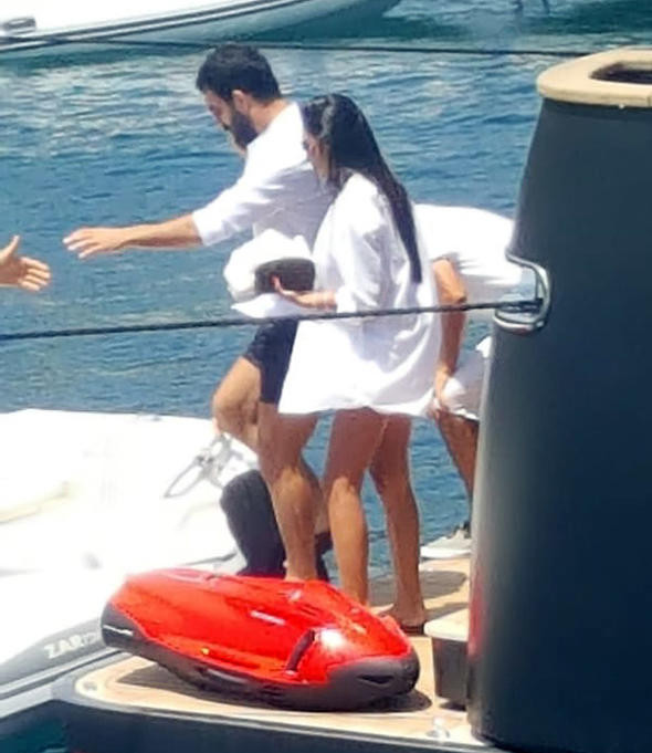 Tatili zehir oldu! Arda Turan'ın keyfini kaçıran telefon - Resim: 1