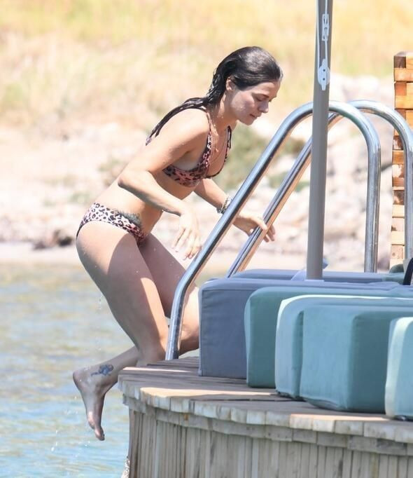 Kadın dizisinin yıldızı Özge Özpirinçci bikinili yakalanınca bakın ne yaptı - Resim: 3