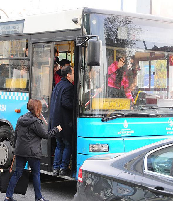 Güzel oyuncu halkın arasına karıştı! - Resim: 2