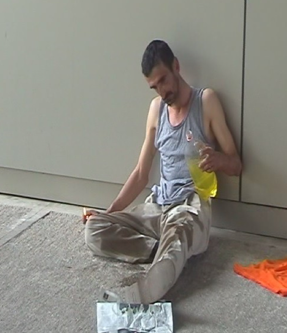 Belediye önünde kendini yaktı - Resim: 1