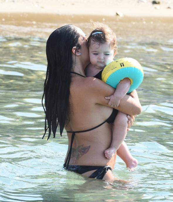 Tarık Akan'ın torununa bakın dedesine öyle çok benziyor ki kopyası - Resim: 4