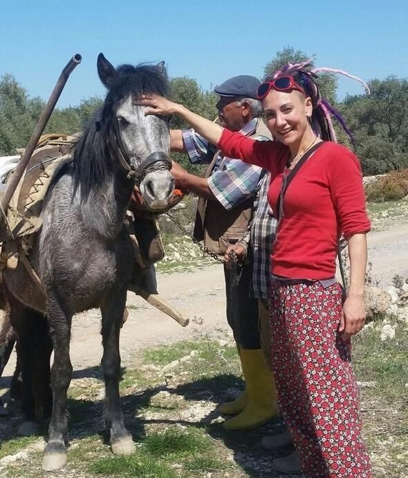 Rock grubu vardı! Özlem Tekin şimdilerde köyde çiftçi hayatı yaşıyor - Resim: 3