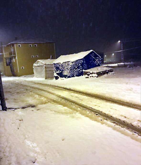 Erzurum ve Ağrı'ya kış erken geldi! Her taraf beyaza büründü! - Resim: 4