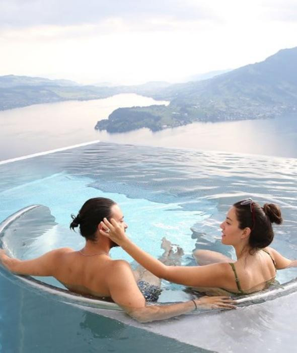 Ünlü çiftten sıcak havuzda romantizm! - Resim: 2