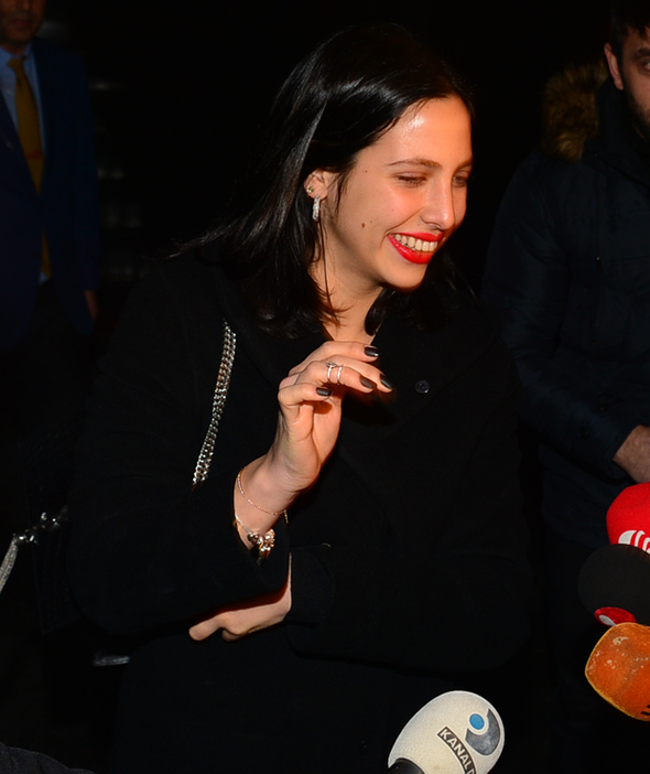 İlk kez görüntülendi! Sevgilisinin yanında espriyi patlattı - Resim: 2