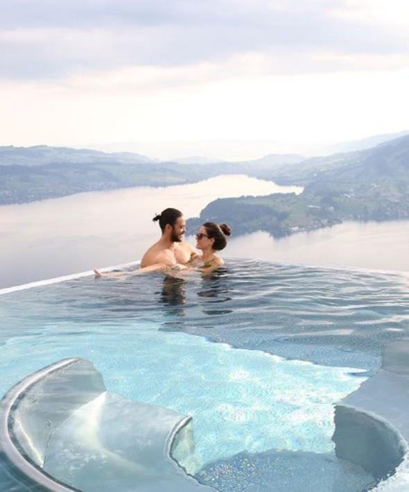 Ünlü çiftten sıcak havuzda romantizm! - Resim: 3