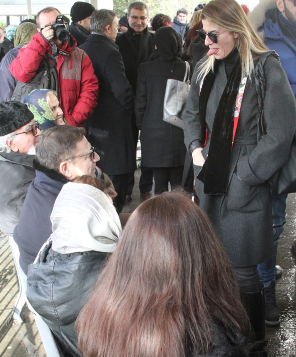 Mehmet Ali Erbil, esmer güzelle yakalandı - Resim: 3