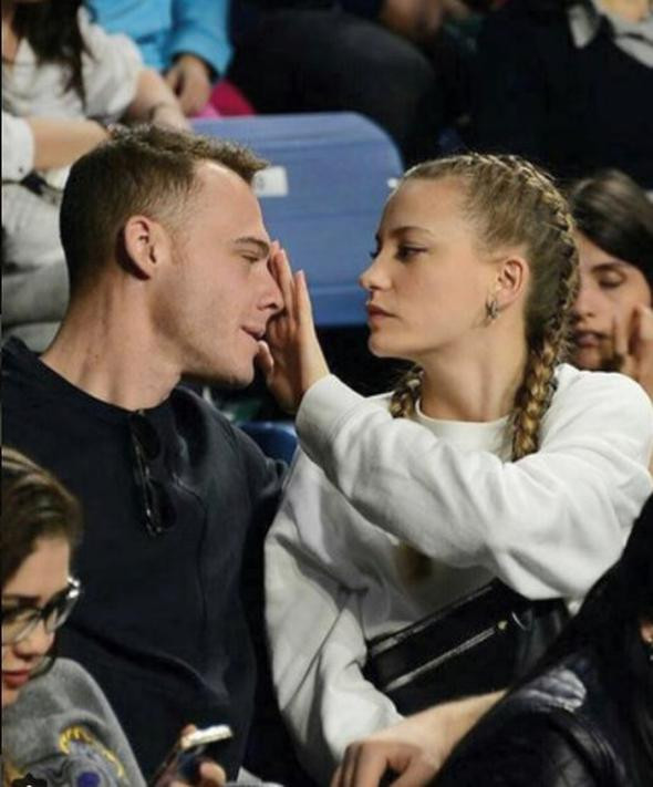 Serenay'la Kerem maçı bırakıp birbirleriyle ilgilendiler - Resim: 1