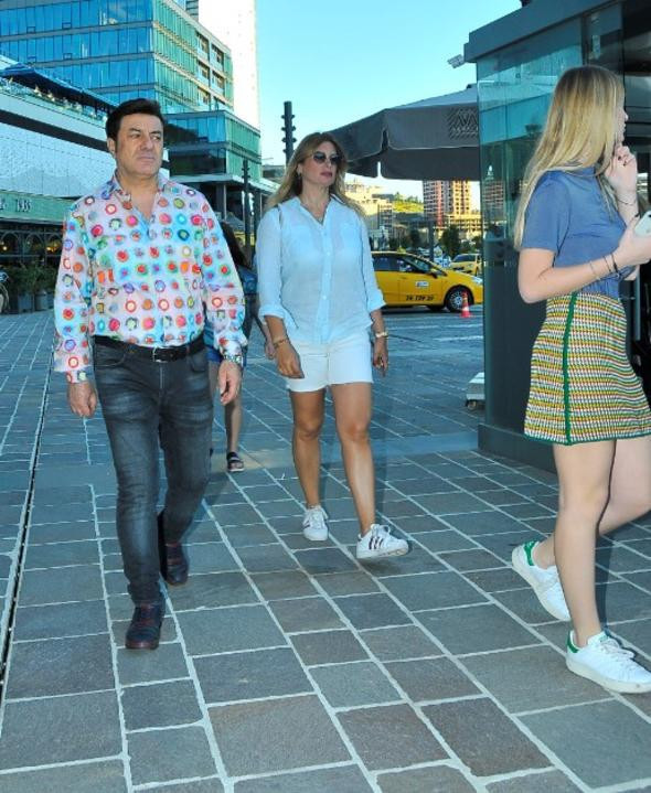 Eşiyle olaylı şekilde ayrılmıştı! Coşkun Sabah'ın suratı bir karış - Resim: 1