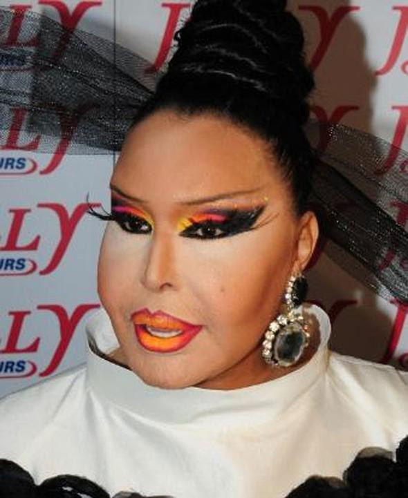 Ünlülerin takıntıları! Günde 3 kere duş alıyor - Resim: 3