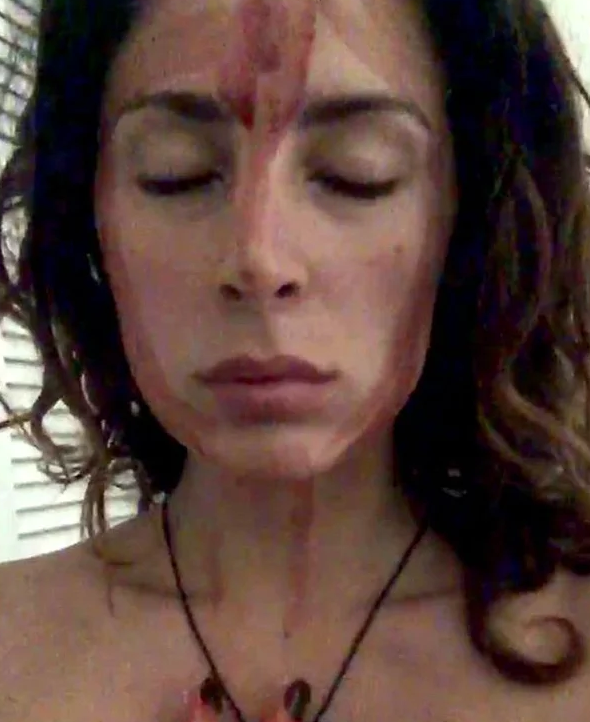 Skandal protesto özel gün kanını yüzüne sürdü sonra paylaştı - Resim: 4