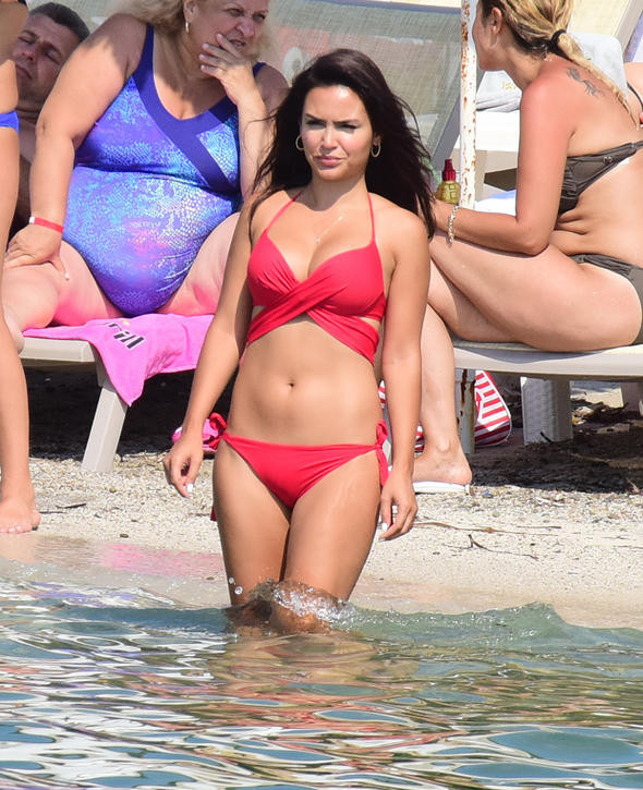 Alper kampta Sebahat tatilde! Bakan bir daha baktı - Resim: 2