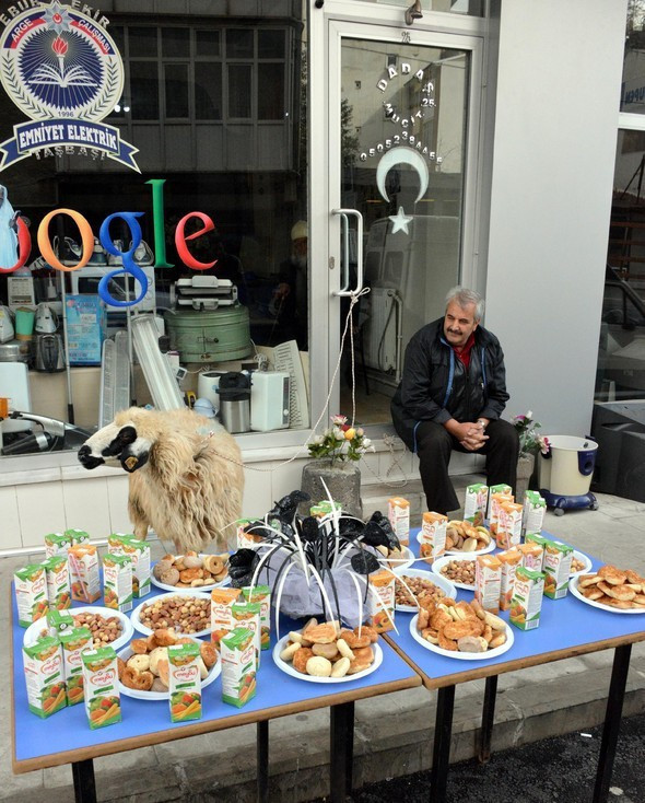 Koçuyla boynu bükük öylece bekledi... - Resim: 4