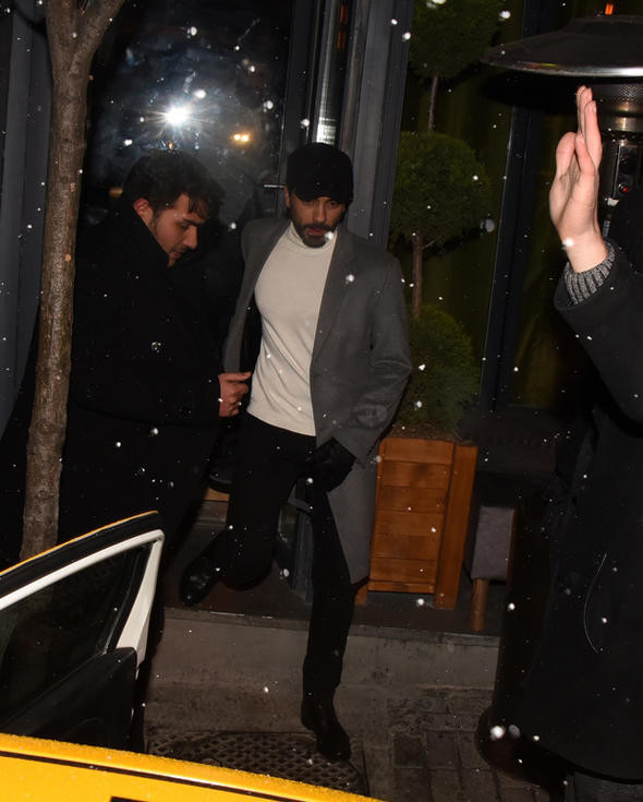 Ünlü oyuncu Survivor’ın eski yarışmacısıyla yakalandı - Resim: 1