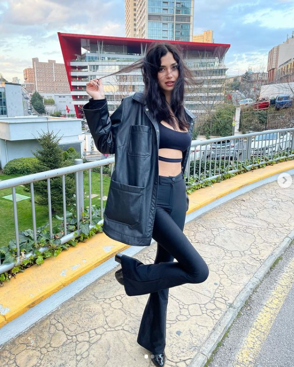 Aleyna Solaker tekne pozunu paylaştı görenler dönüp dönüp baktı! - Resim: 4