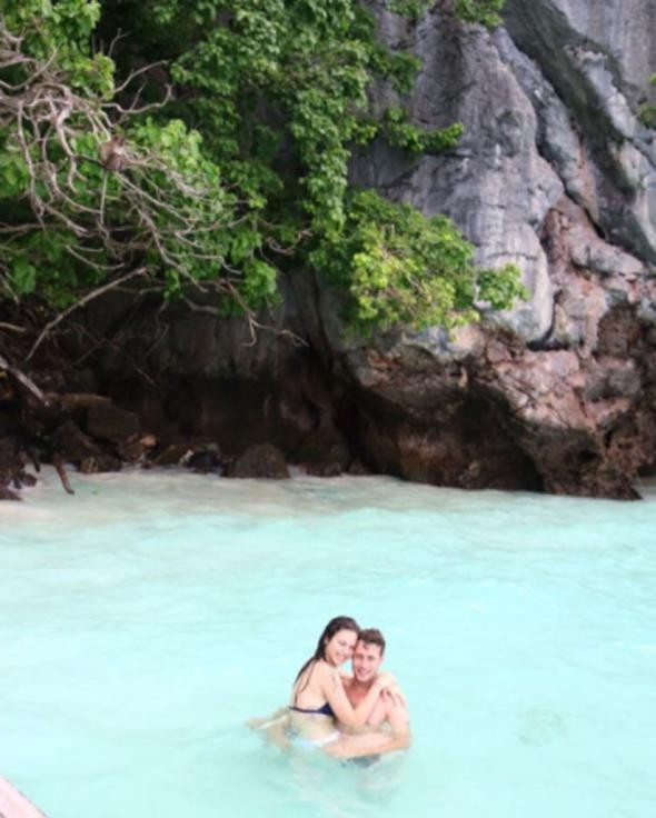 Ünlü çiftin aşk dolu tatili romantik dakikaları  - Resim: 4