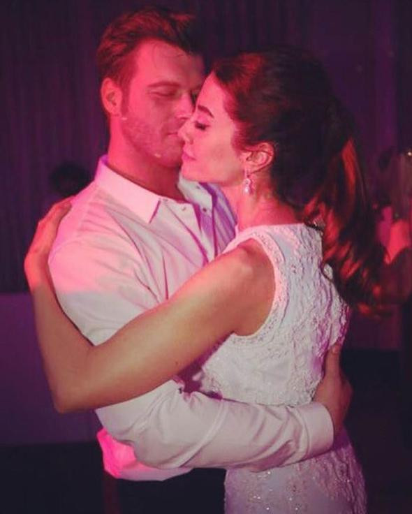 En çok o merak ediliyordu imzayı atar atmaz değiştirdi - Resim: 3