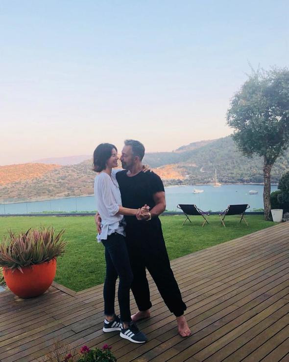 Defne Samyeli'den aşk pozu! Cem Yılmaz'ın notuna dikkat - Resim: 3