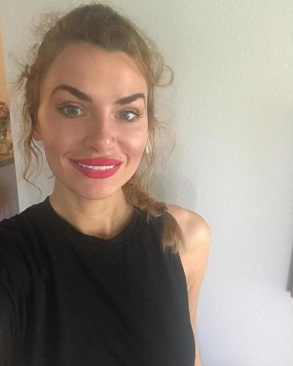 Ünlü model itiraf etti: Küçükken annem taciz ediyordu - Resim: 2