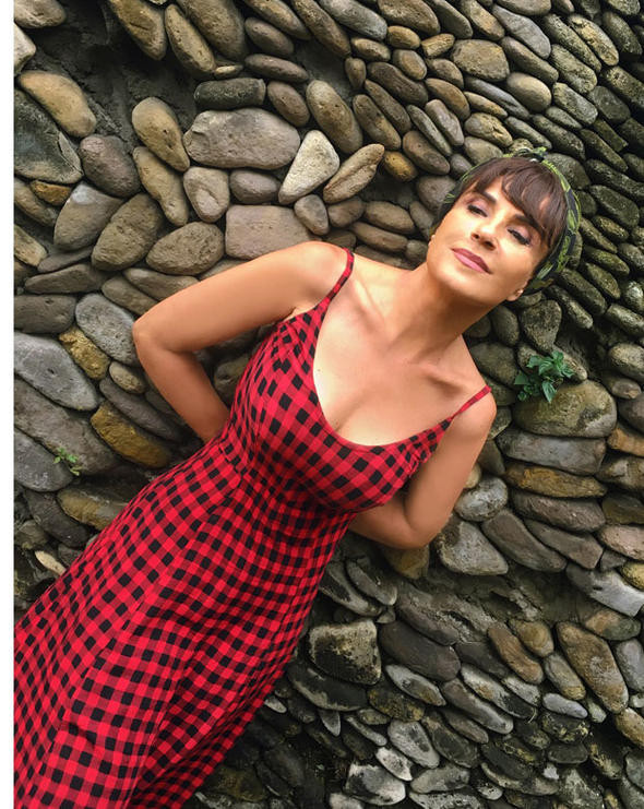 Tatil bitti Türkiye'ye döndü! Genç mankenlere taş çıkardı - Resim: 4