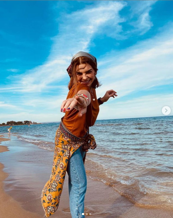 Bir Zamanlar Kıbrıs'ın İnci'si Pelin Karahan'ın kumsal pozlarına beğeni yağdı - Resim: 4