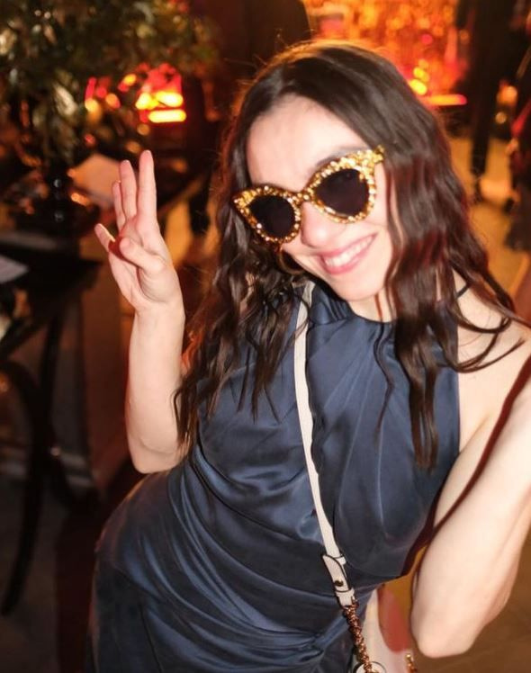 Merve Dizdar'ın Cannes tarzı eleştiri aldı, kıyafetine 'rezil' 'iğrenç' diyenlere patladı - Resim: 3
