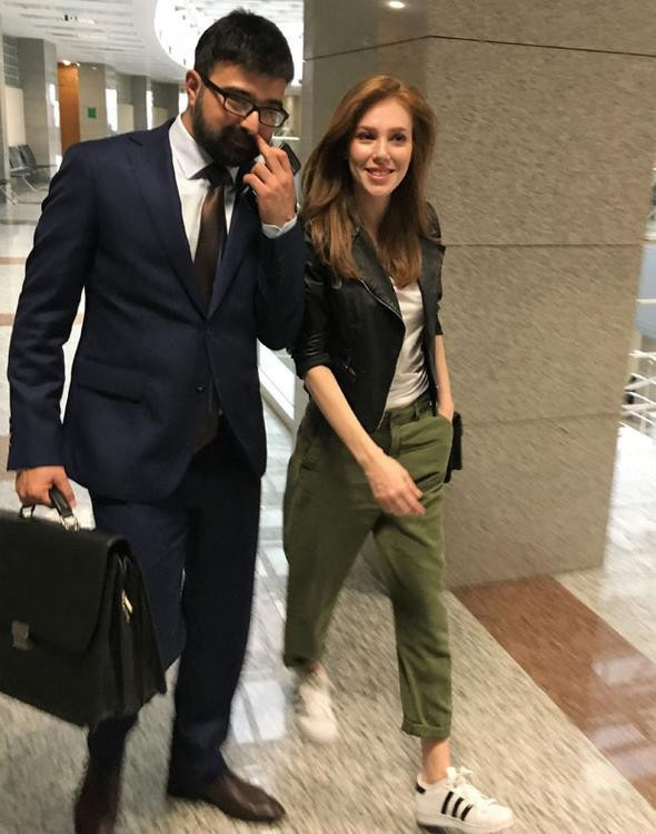 Elçin Sangu adliye koridorlarında... - Resim: 4