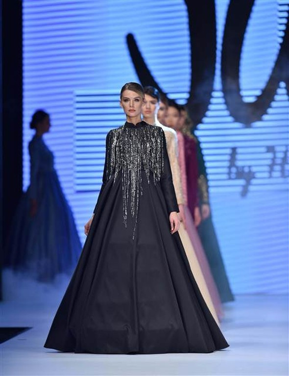 Tesettür defilesinde iş kazası manken bir anda... - Resim: 3