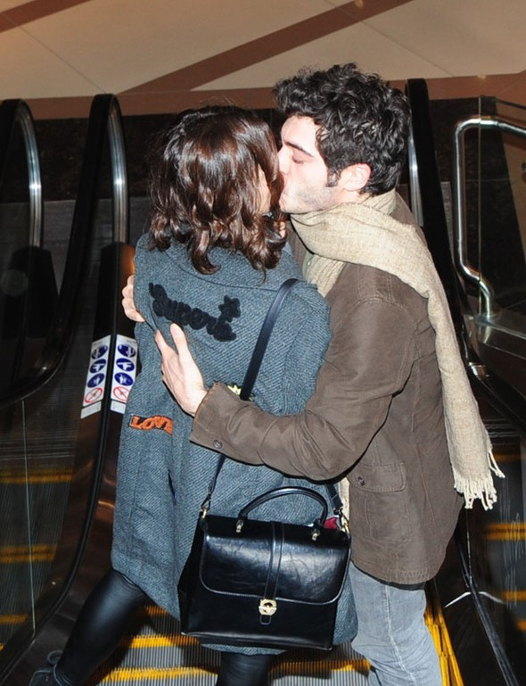 Aşk Laftan Anlamaz'ın Murat'ı dudak dudağa yakalandı - Resim: 2