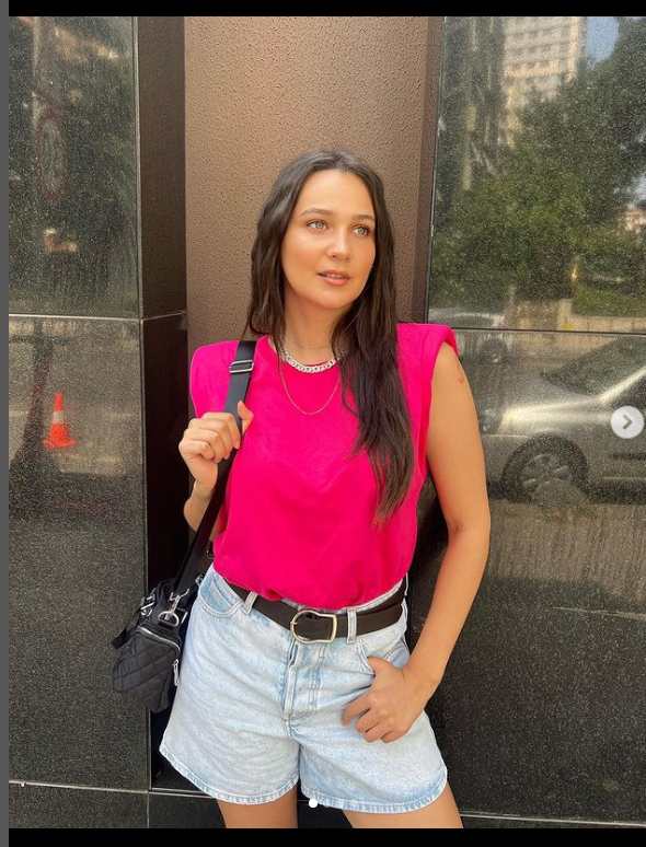 Gülsim Ali beyaz tulumuyla takipçilerini mest etti! 'Senin için kurşun atar kurşun yerim' - Resim: 2