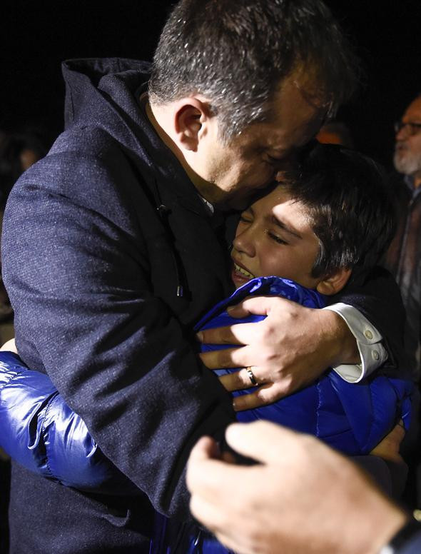 Sözcü gazetesi muhabiri tahliye edildi! Oğlu kapıda böyle karşıladı - Resim: 3