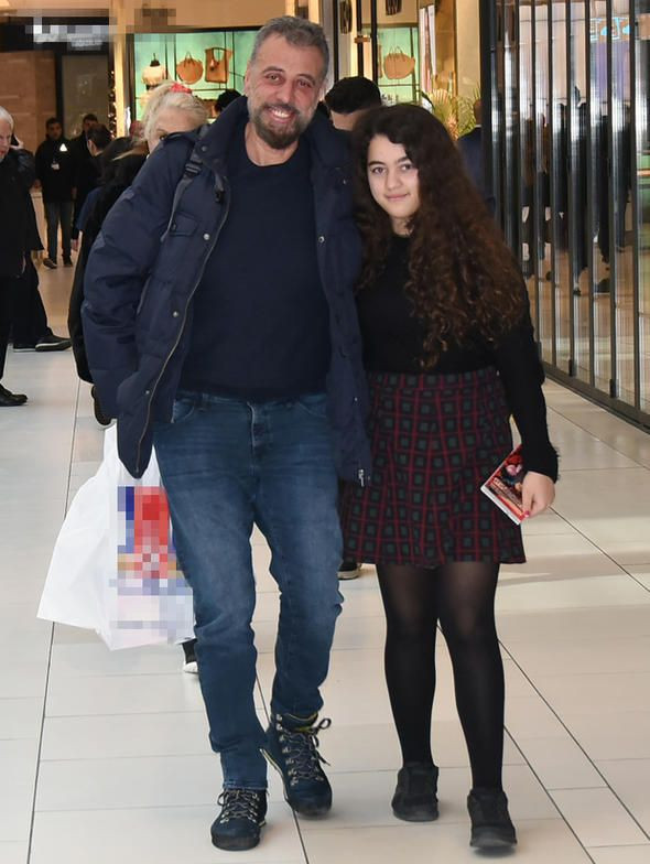 Hamdi Alkan'dan eşi Selen Görgüzel'in derin yırtmacı için olay yorum - Resim: 1