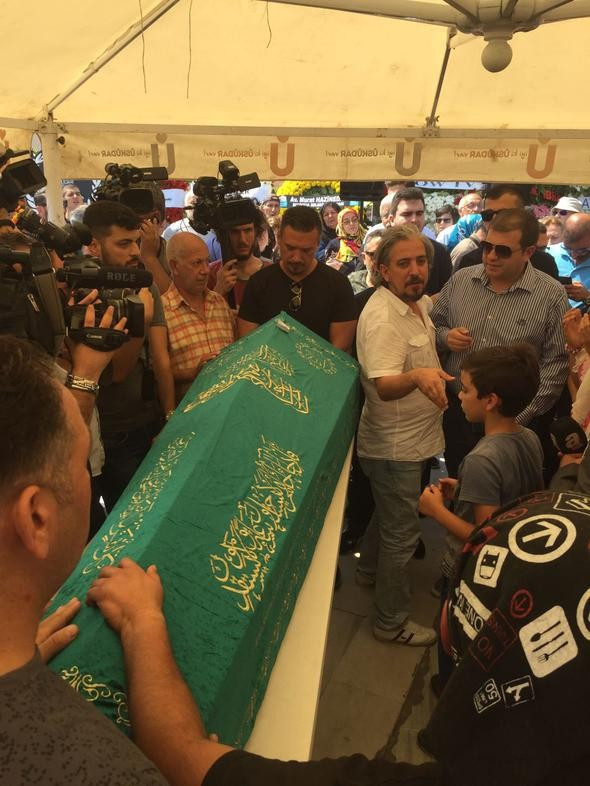 Vatan Şaşmaz'ın cenazesinde sürpriz isim - Resim: 3