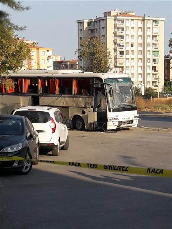 İzmir'de bombalı saldırı olay yerinden ilk görüntüler - Resim: 1
