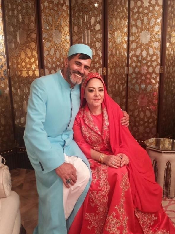 Alptekin'in eşi evi terk etti! Müslümanın yapmayacağı şeyleri yaptı - Resim: 1