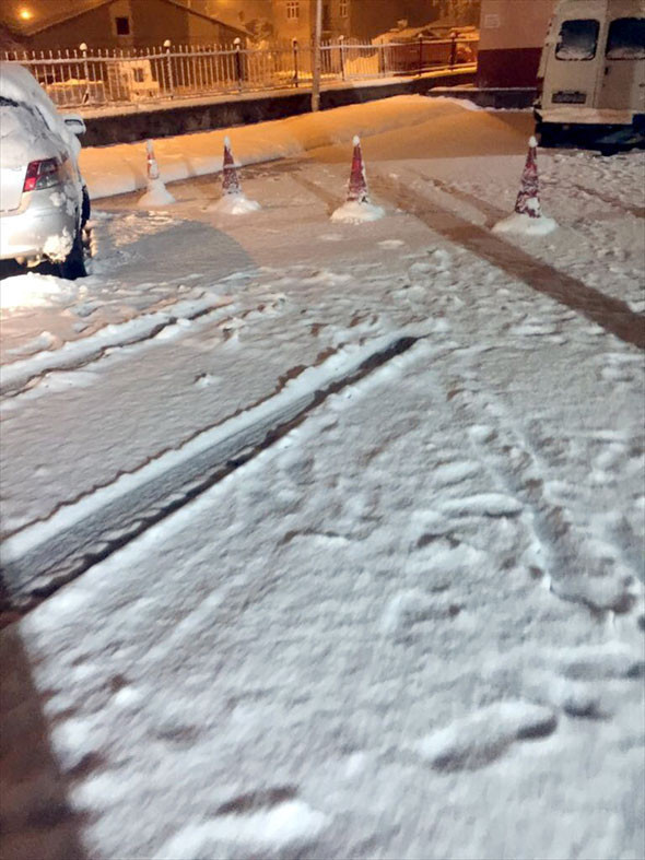 Erzurum ve Ağrı'ya kış erken geldi! Her taraf beyaza büründü! - Resim: 1