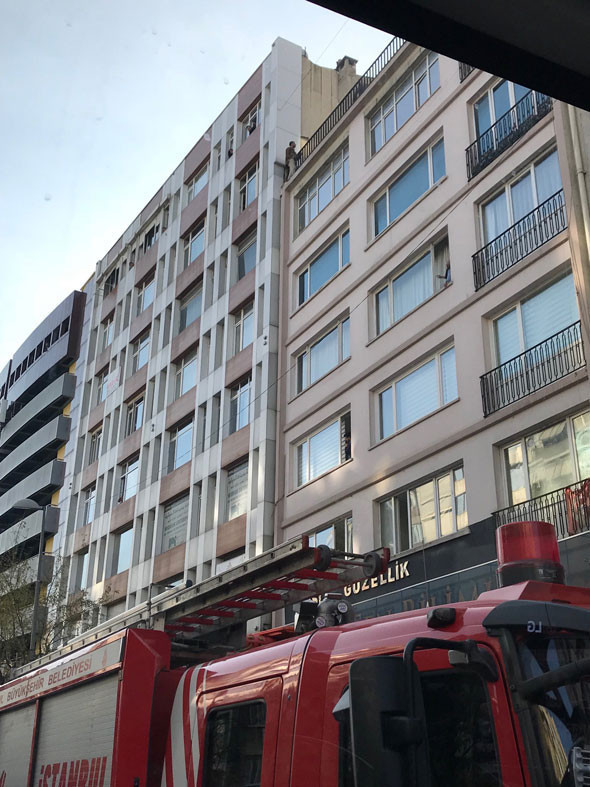 Şişli'yi felç eden intihar girişimi! 5 katlı binanın çatısında... - Resim: 4