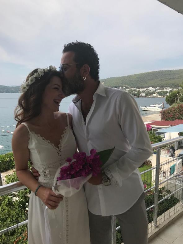 Şevkat Yerimdar oyuncusu evlendi - Resim: 2