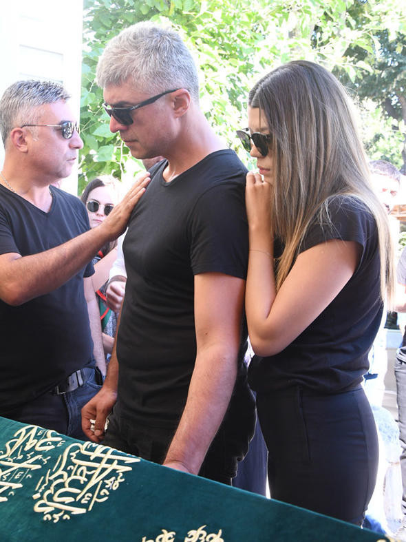 Özcan Deniz'i yalnız bırakmadı! Cenazede dikkat çeken isim - Resim: 3
