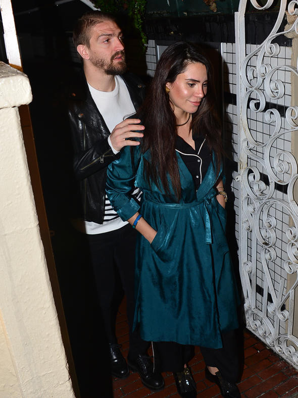 Caner'den eşine servet değerinde bebek hediyesi! - Resim: 4