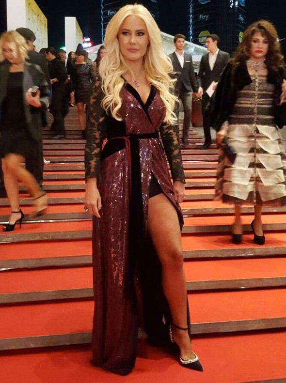 Altın Kelebek gecesi şıklık yarışı İrem Derici'ye dikkat! - Resim: 3