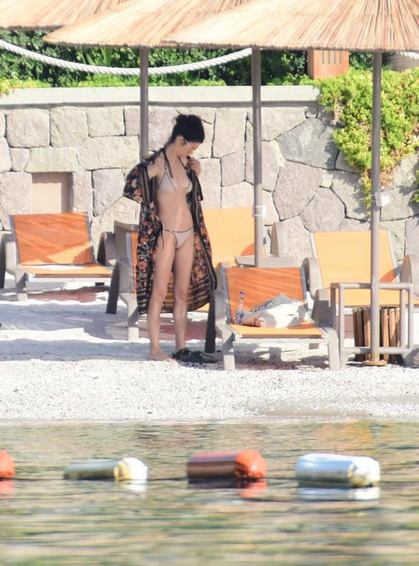 Beren Saat'ten plaj temizliği - Resim: 1