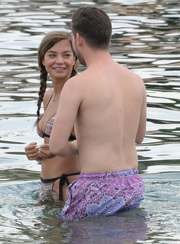 Buse Narcı ve sevgilisi Bodrum'da fena yakalandı!  - Resim: 1