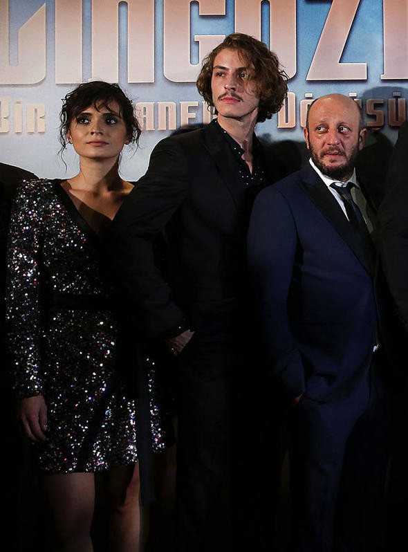 Söz dizisinin Eylem'i Meriç Aral Serkan Keskin ile el ele yakalandı - Resim: 1