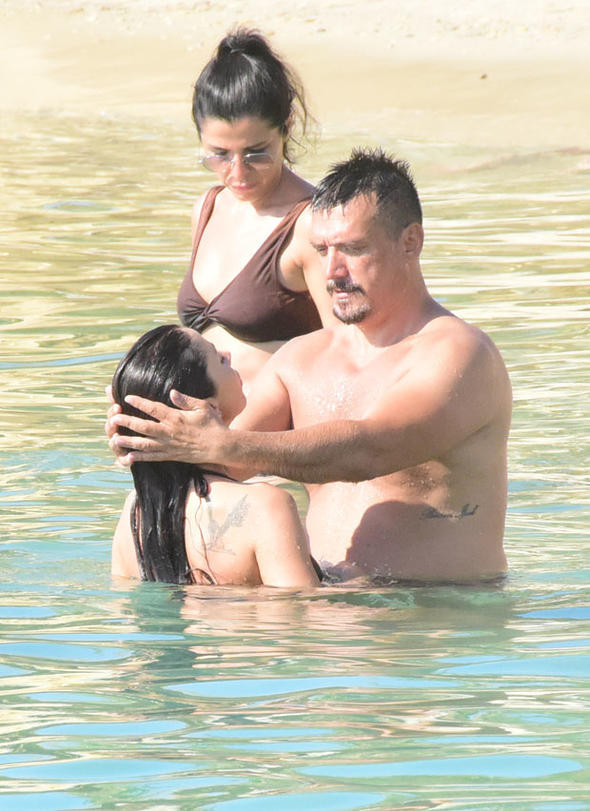 Şenol İpek yıllar sonra ortaya çıktı yeni sevgilisiyle aşka geldi! - Resim: 1